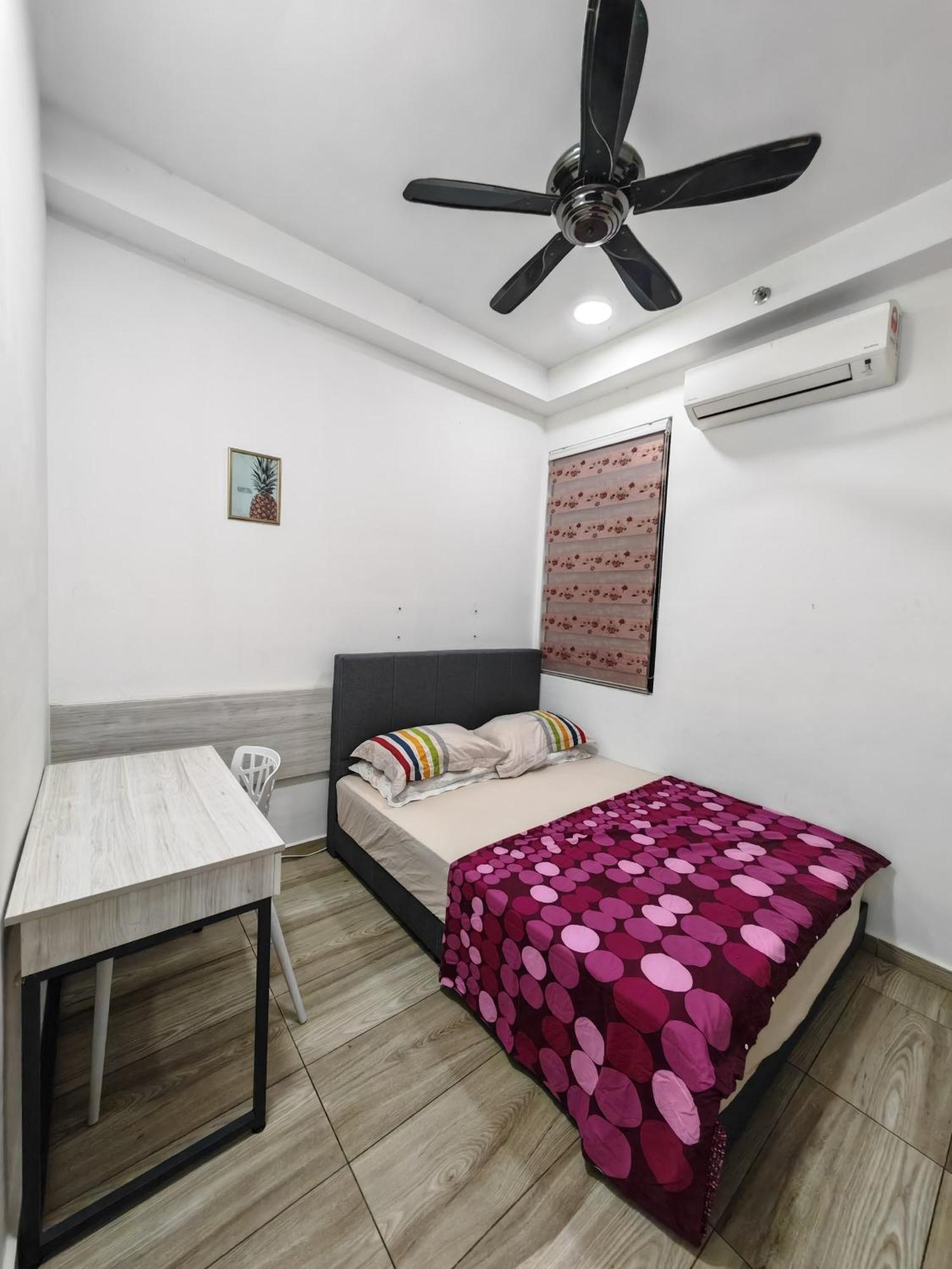 Santai Homestay Сайберджая Экстерьер фото